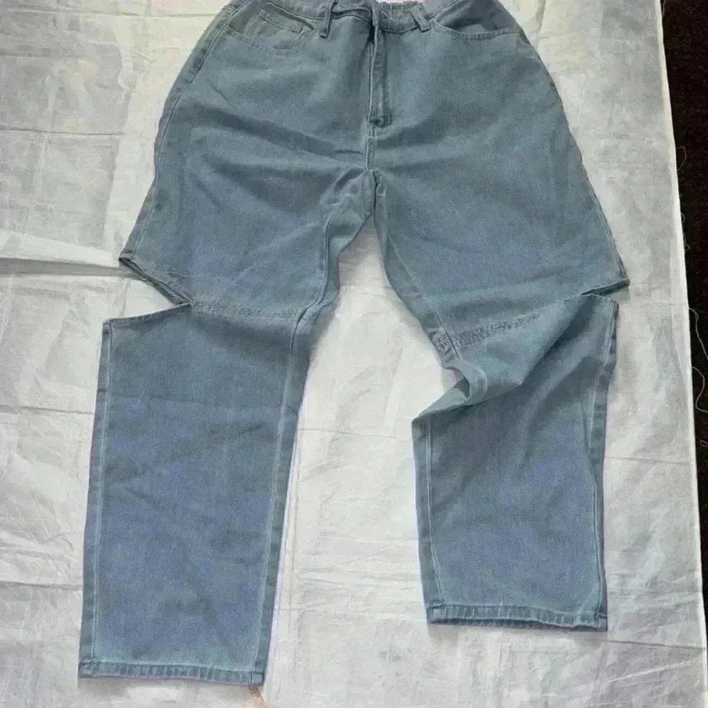NWOT SHEIN side riped Jeans